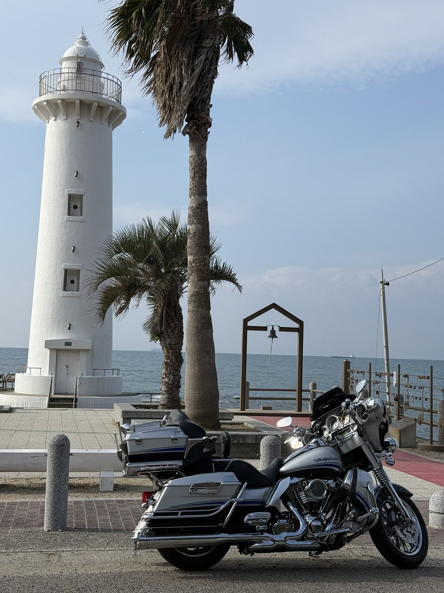 kusobouz0416's tweet photo. 🏍³₃初乗りしてきました
知多半島をふらっと走っていつもは素通りする野間灯台で📸
戻ってきてちょっと念入りに洗車
今年は沢山乗れますように

🎍本年も宜しくお願い致します
 #ハーレーダビッドソン
 #flhtcu https://t.co/ckUZCUXnQ2