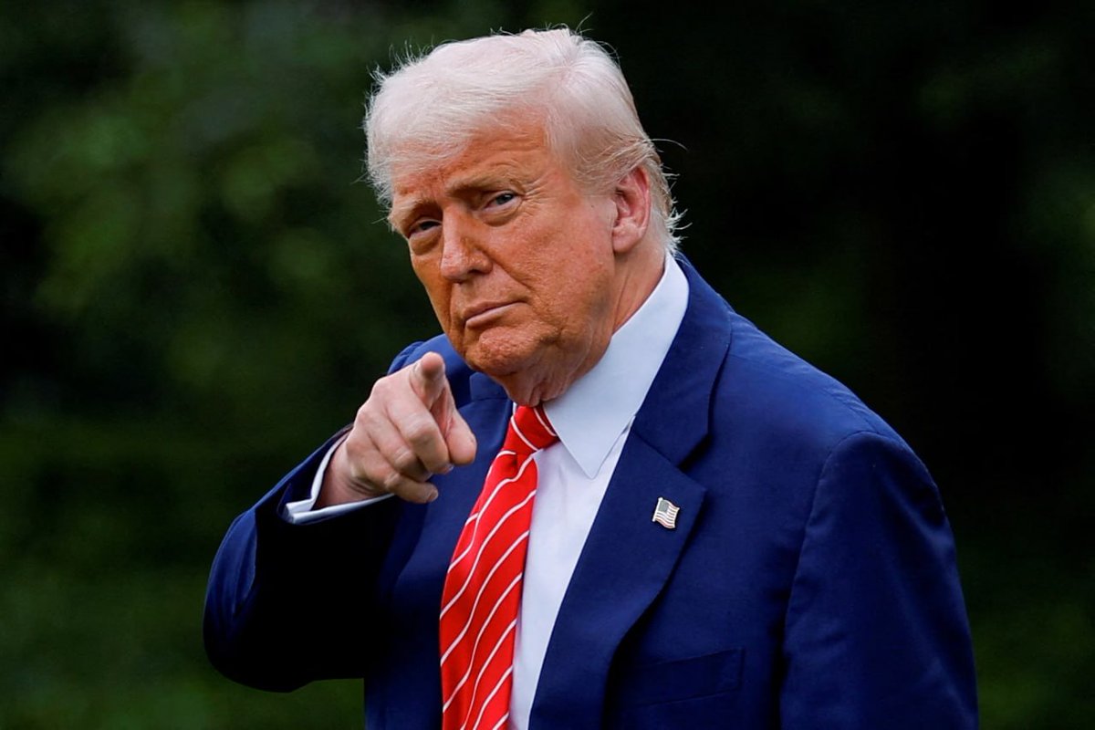 A fearless president with a high level of intelligence can make a movie turn to reality . 
American is indeed a powerful country .