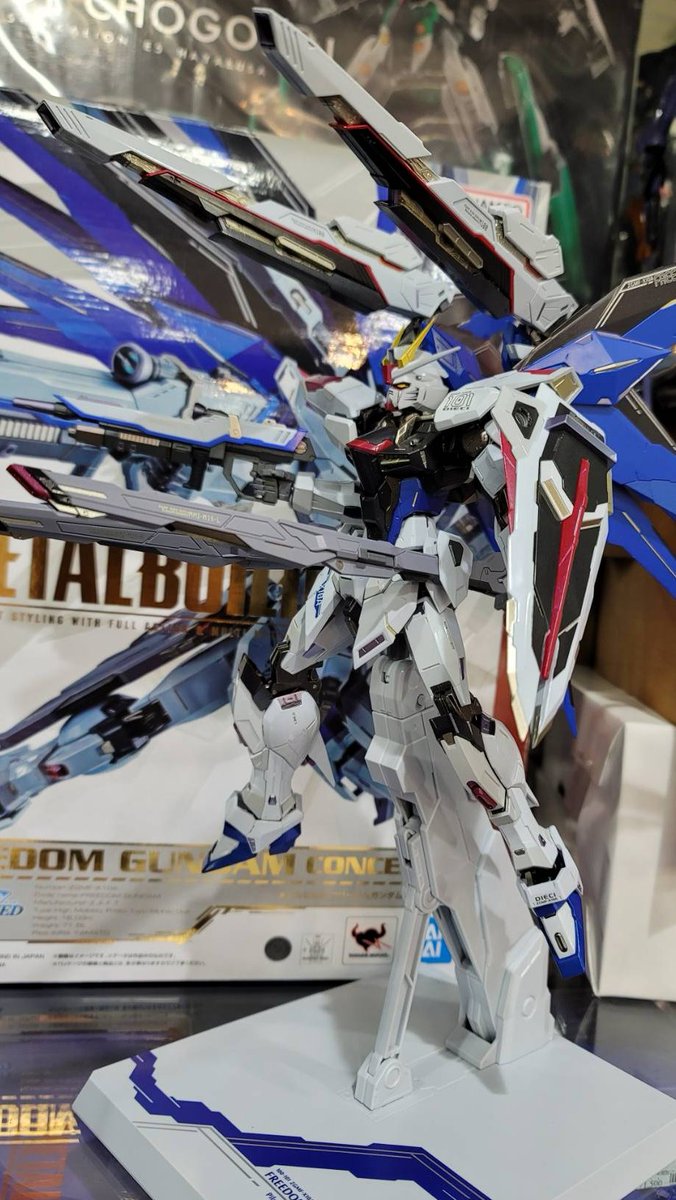 美品　L BUILD フリーダムガンダム CONCEPT2 【開封品】 METAL BUILD フリーダムガンダム CONCEPT2 開封品を入口ショーケースに