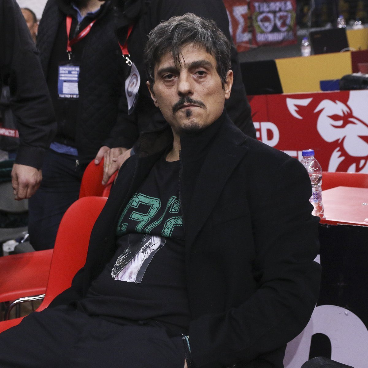 EBasketbolu's tweet image. 👀 Panathinaikos başkanı Dimitris Giannakopoulos, açtığı IG yayınında konuştu: 

“Büyük bir transferi bitirmeye çalışıyorum. Bir bomba!

EuroLeague’i kazanmak için gerekirse 29 yaşındaki Jordan’ı bile getiririm.”