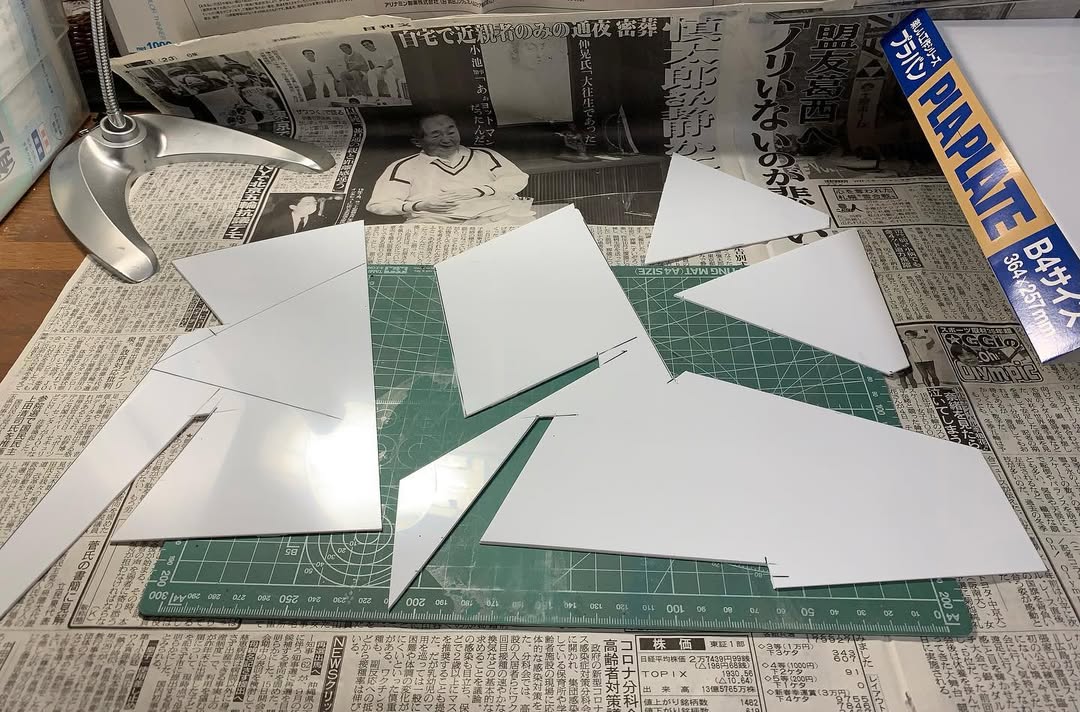 bfawsi1's tweet photo. プラ板でスタンドを作りました。スピットファイアと、これから作る飛燕用です。 https://t.co/cTfYRhACZK