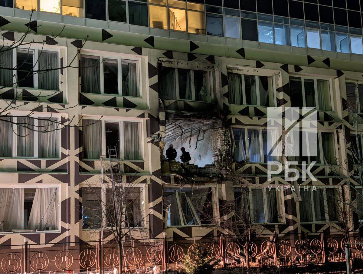 ThreeHappyDachshunds tweet media