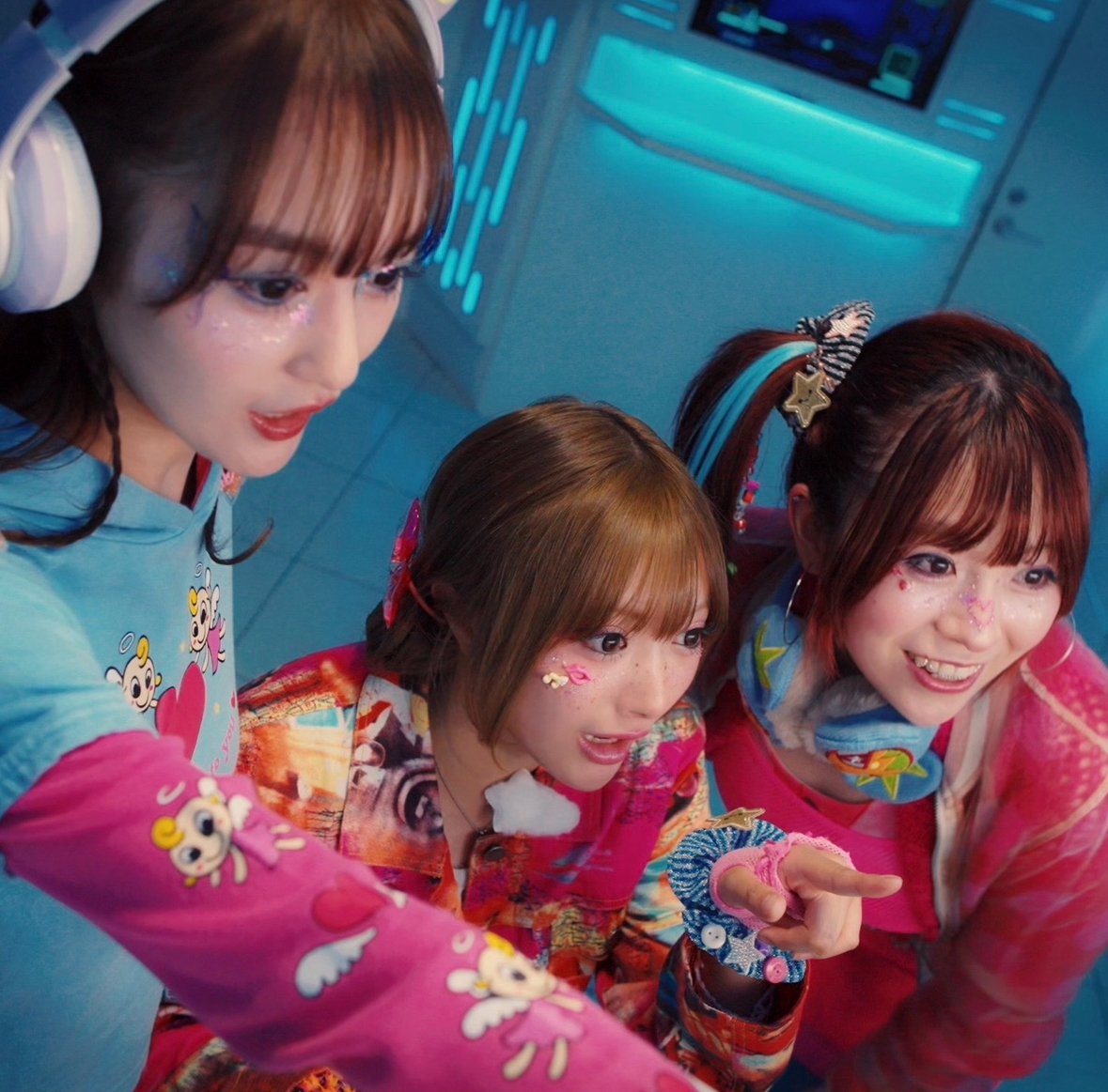 gekirock's tweet image. 安斉かれんが作詞作曲／歌唱で参加！"孤独の道標"がコンセプトの音楽ユニット Alcoholic、新曲「ハピトモ feat.安斉かれん」本日1/5配信リリース！ gekirock.com/news/2026/01/k…

#安斉かれん
#Alcoholic