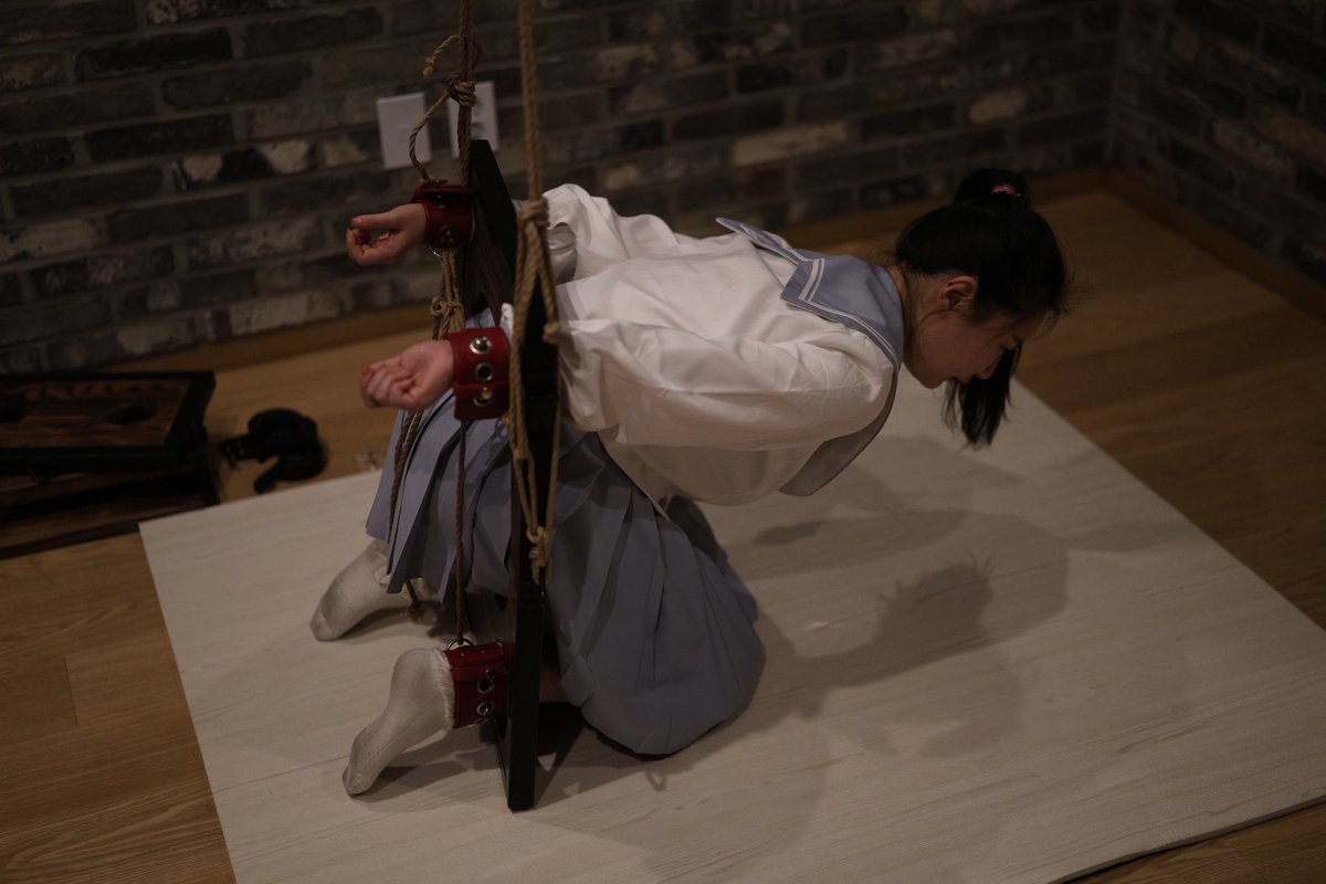 올만에 너무 재밌고 좋고 행복
머리를 쓰고 힘을 줘도 빠져나올 수 없어서
분한데 기분 좋아✨
🪢 <a href="/NaRope22/">나로</a> 
🐰 <a href="/Minky0107/">채양</a> 
🎪 <a href="/HeroNaroDG/">HeroNaroDG</a> 
📷 <a href="/EggTA_TA/">에그타</a>