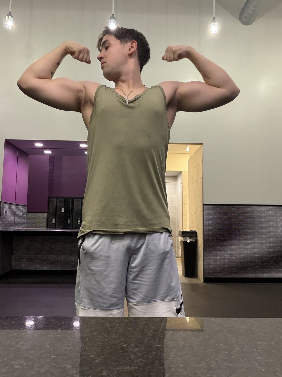 masterchad02's tweet photo. Life of a master! Let’s make findom fun again in 2026 boys! #findom https://t.co/7HJlHF7Kij