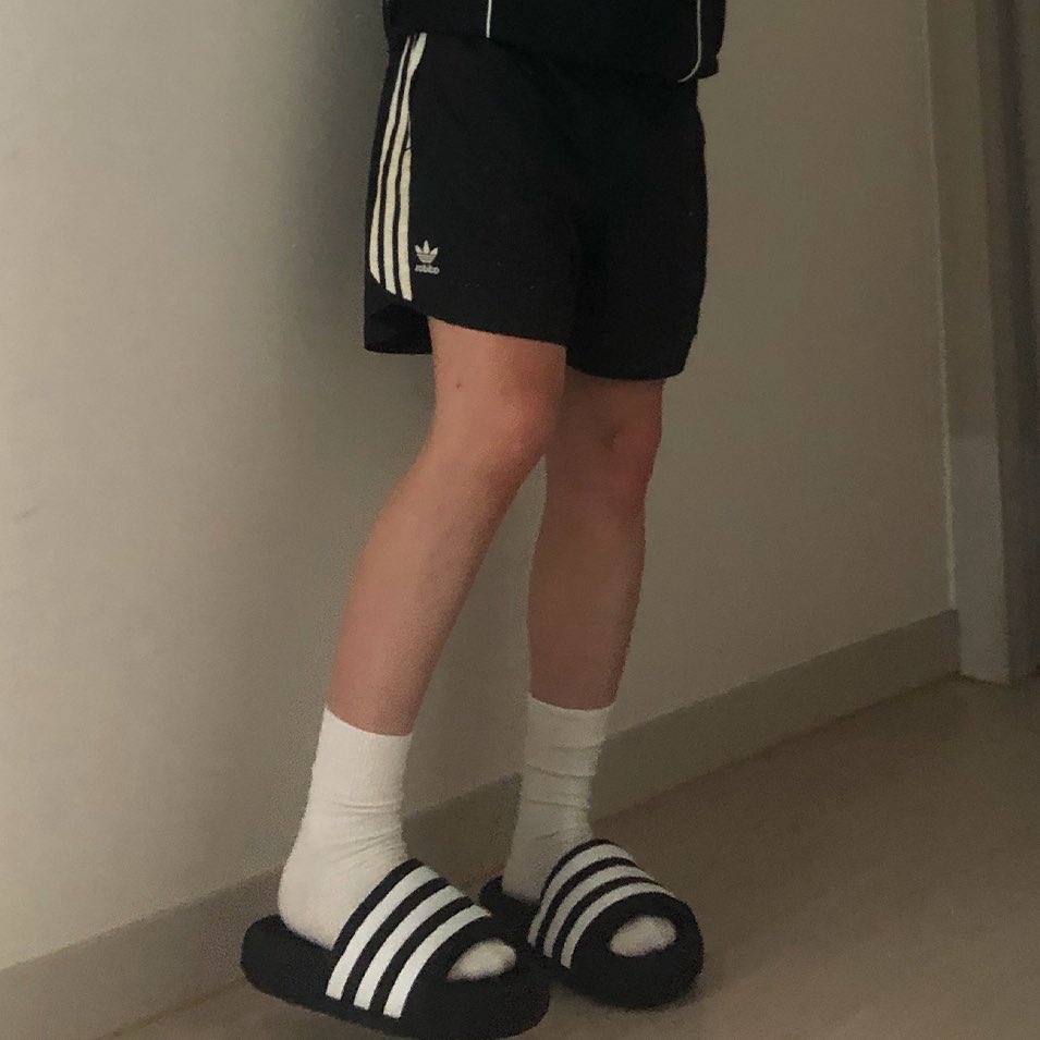 저는 주변 지인들이 다 알정도로
반바지를 사랑하는 반미새인데요;;

그런 제가 추천하는 반바지 두개 ⤵️