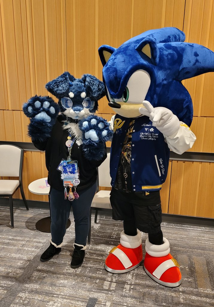 YumikiVR's tweet photo. some cool peeps i met #anthronw https://t.co/WnYGVWTz8M