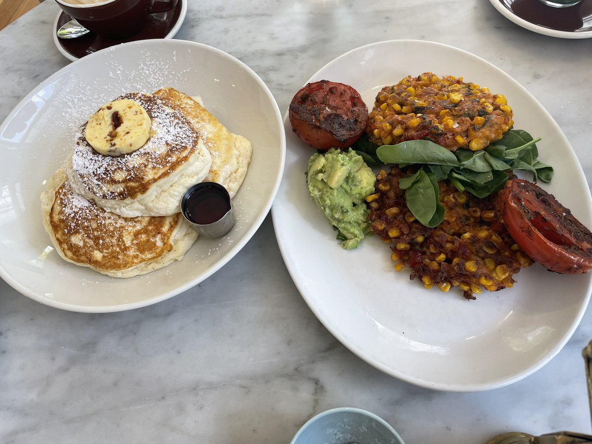 シドニーから明日帰国、今日は日本で有名なパンケーキの店ピルズの本店へ、エスプレッソを頼んだけど、あまり飲む人はいないようです。パンケーキはおいかったです。