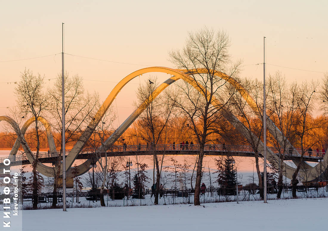 kievfoto's tweet photo. Зимовий вечір на Оболоні
#kyiv #київ #київфото #січневийкиїв #зимовийкиїв #зимавкиєві #оболонь #паркнаталка #wintercity #wintercityscapes #ukraine #wintersunset https://t.co/Mp8bvkNyv8