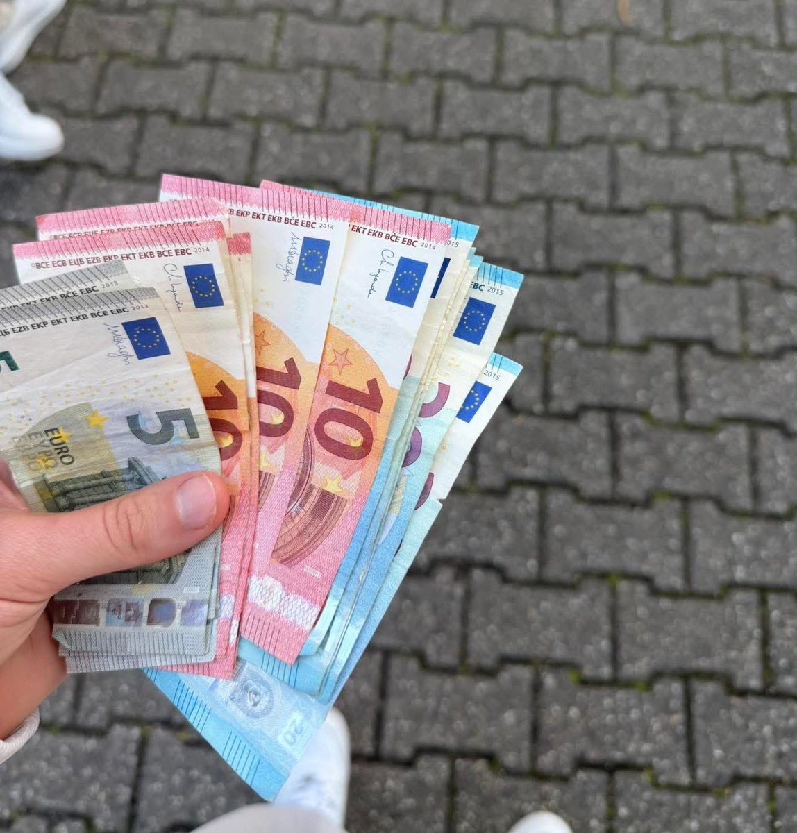 atchinator tweet media