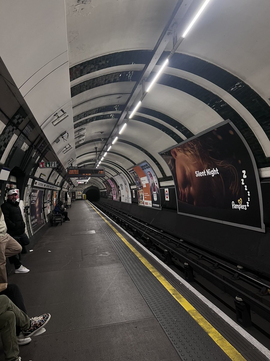 abdulkm_1's tweet photo. London. 01/01/2026 🇬🇧💂🏻 https://t.co/KqW2VHCp6P