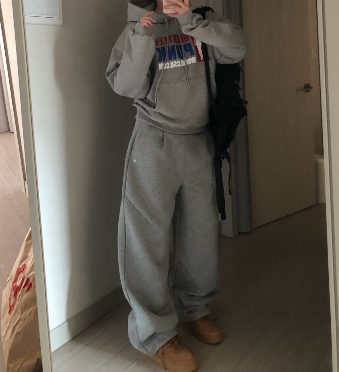 세컨드매거진 tweet media