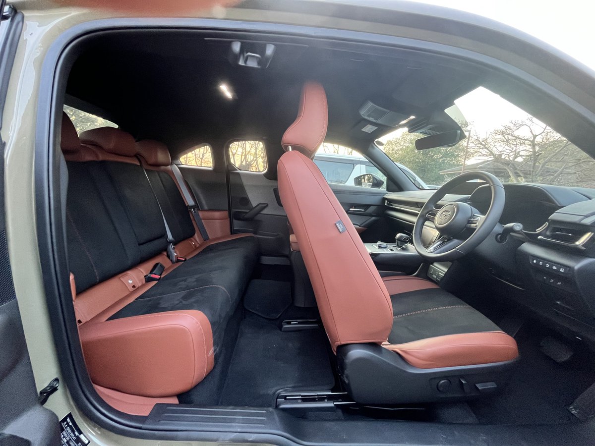 cx30より天井高いからマジでファミリーカーだと思ってる