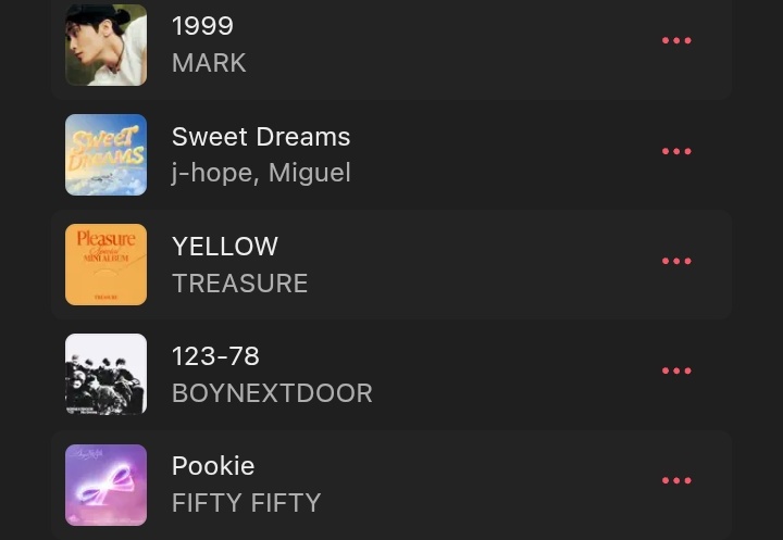 jaesahivibes's tweet image. TREASURE'S YELLOW made it to both Billboard Best K-Pop Songs of 2025 and Apple Music K-Pop Hits of 2025.

Congrats @treasuremembers 👏

Billboard - #20 
Apple Music - #39