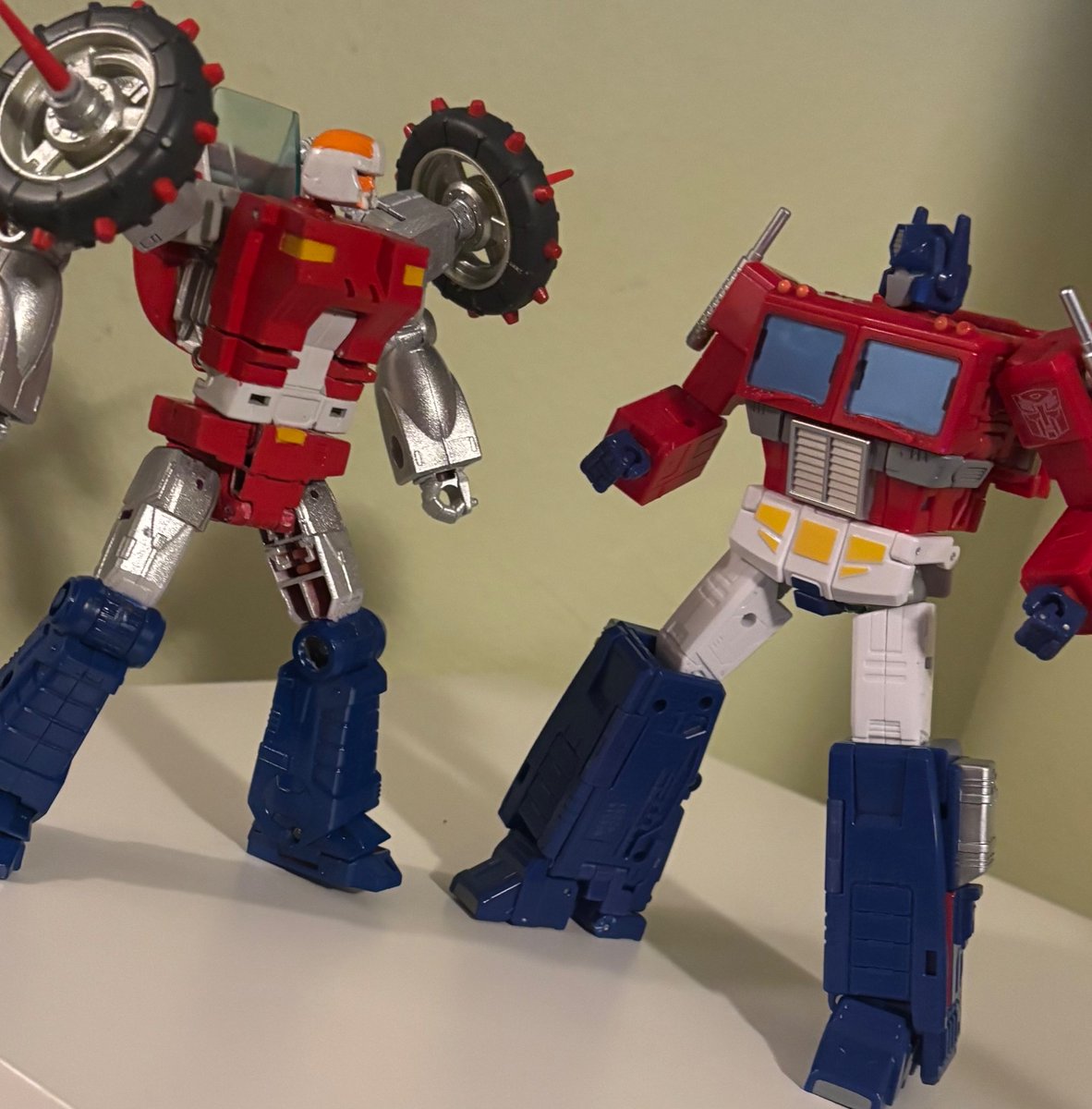 Wanted to post this just because of how proud I am of this, it’s my custom cy-kill from gobots
#transformers #maccadam