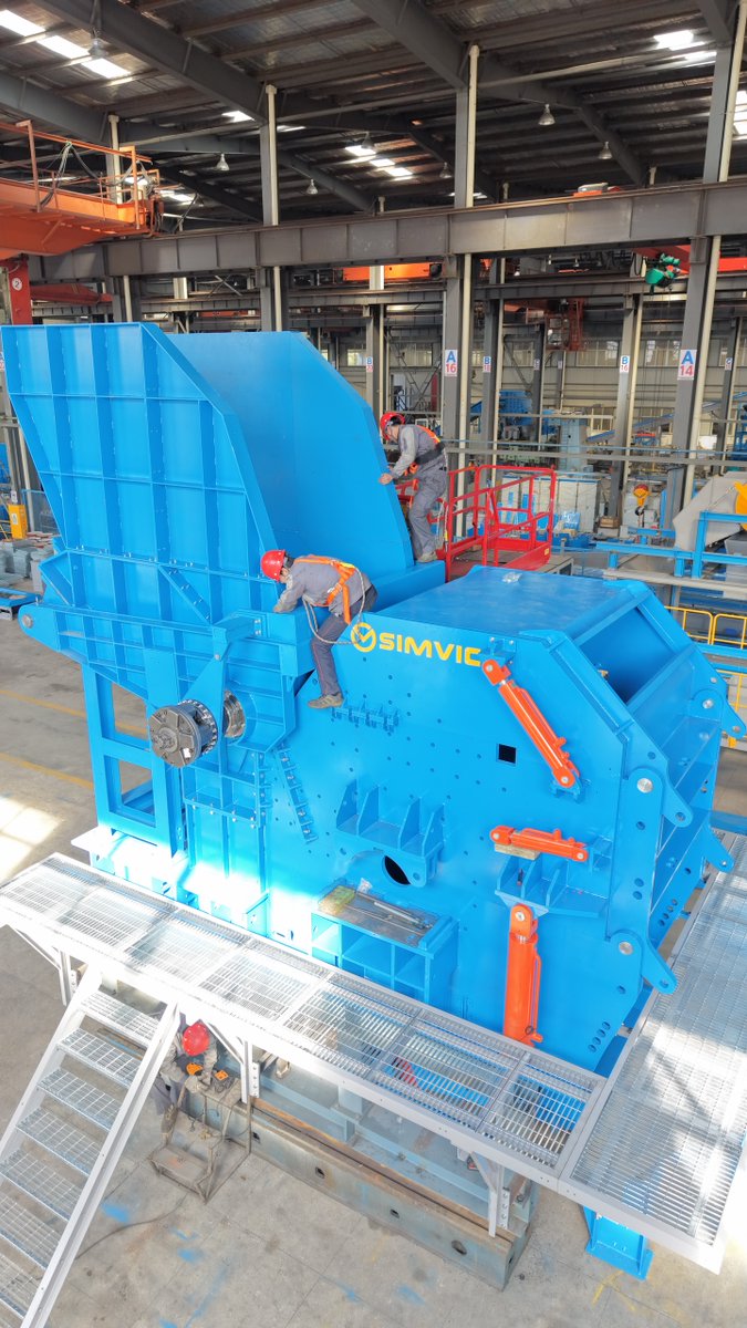 SIMVC_Recycling's tweet image. This Machine Eats Everything! - Industrial Shredder in Action #Shredder #ShreddingMachine #IndustrialMachinery #SatisfyingVideo #OddlySatisfying #FactoryLife #HeavyMachinery #Recycling