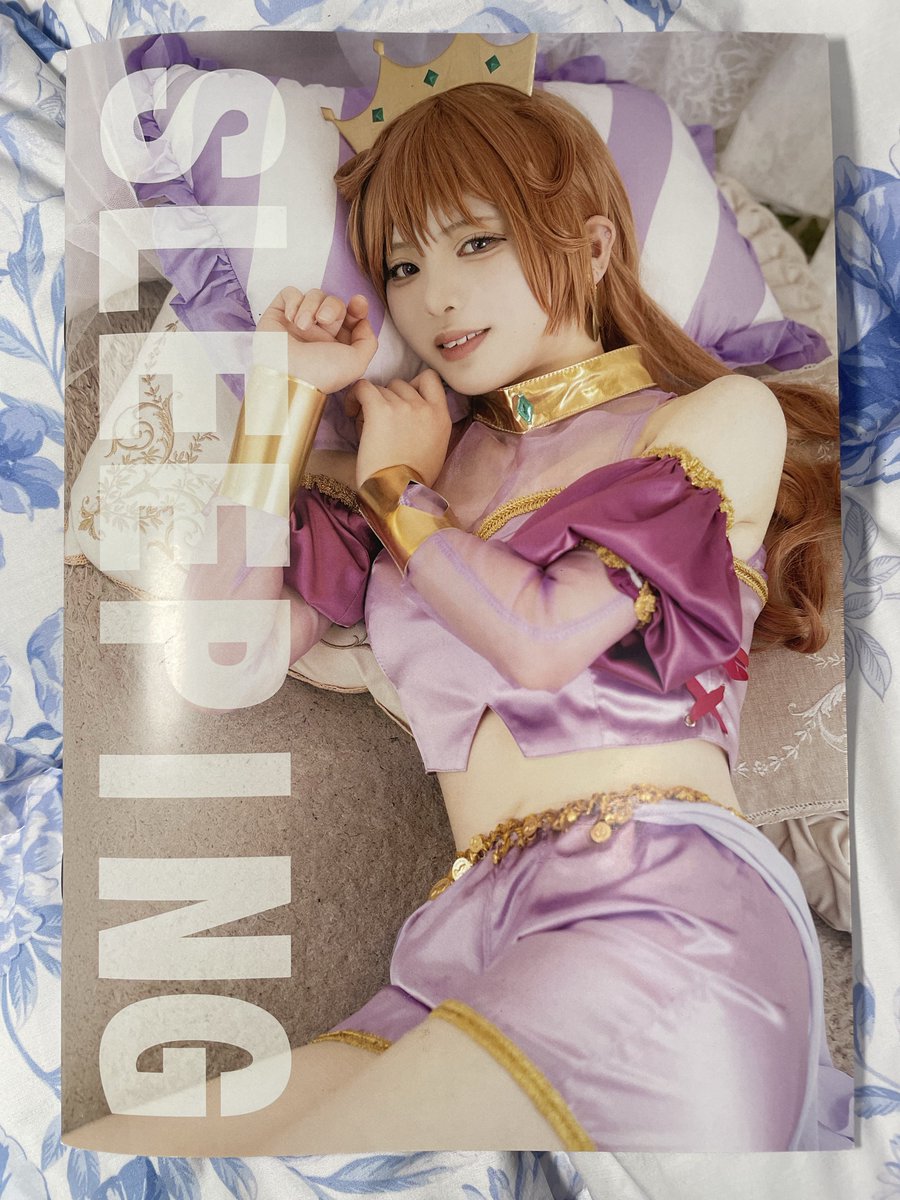 2冊目は彼方ちゃん本
キャラが違えば雰囲気も違う
全体的に淡いというか優しい雰囲気の写真が多くて、ふわふわした夢の世界を連想します

明らかにカメラ側が水の中にいますよね？な写真もあって体の張り方にも感服です、水の躍動感半端ない

各衣装結構な枚数見られて満足度高いです