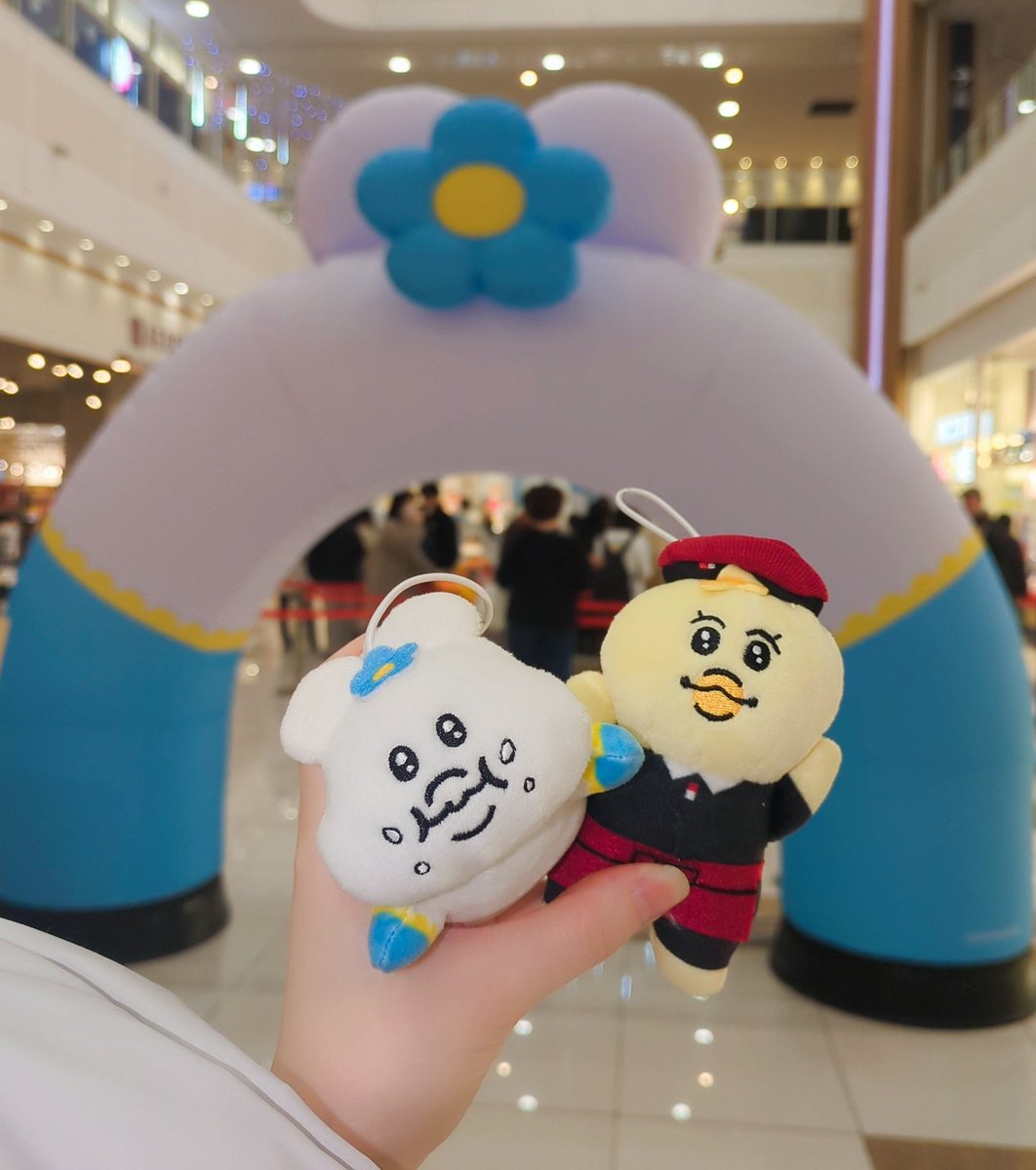 magical7727's tweet photo. んぽちゃむ大サービスシーンが😭
しゃがんでいたら、下にも目線をくれたり、きみまろとのやり取りがまさにアニメの二人で最高だった…😭💓🙏
まさか動画保存出来てないなんて😭 https://t.co/DLFofGPhks