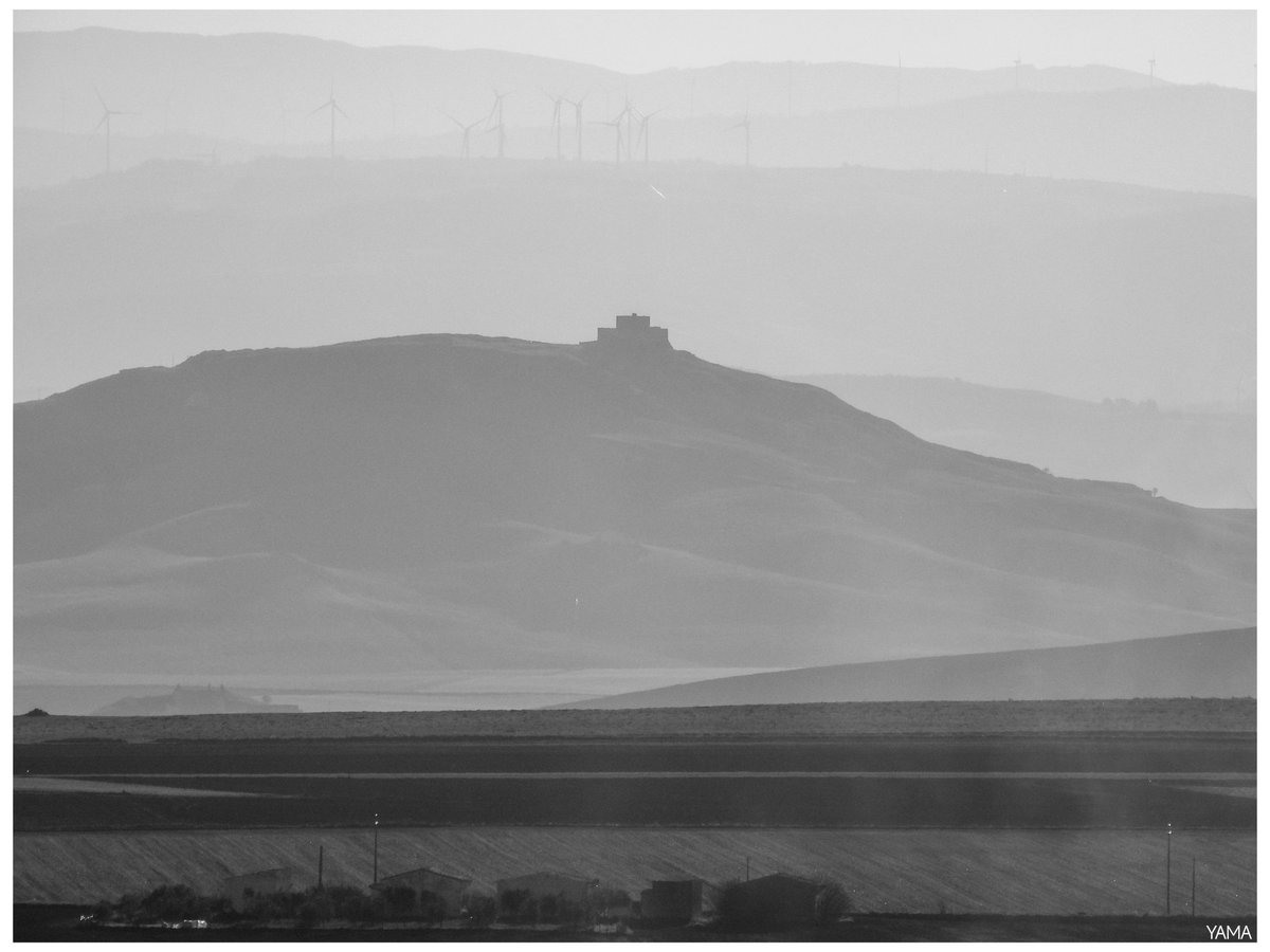 Yama_VP's tweet image. •Monteserico Layered BW 

#Monteserico #Castle #Layers #Landscape #ParcoAltaMurgia #Afni #BW #Photography