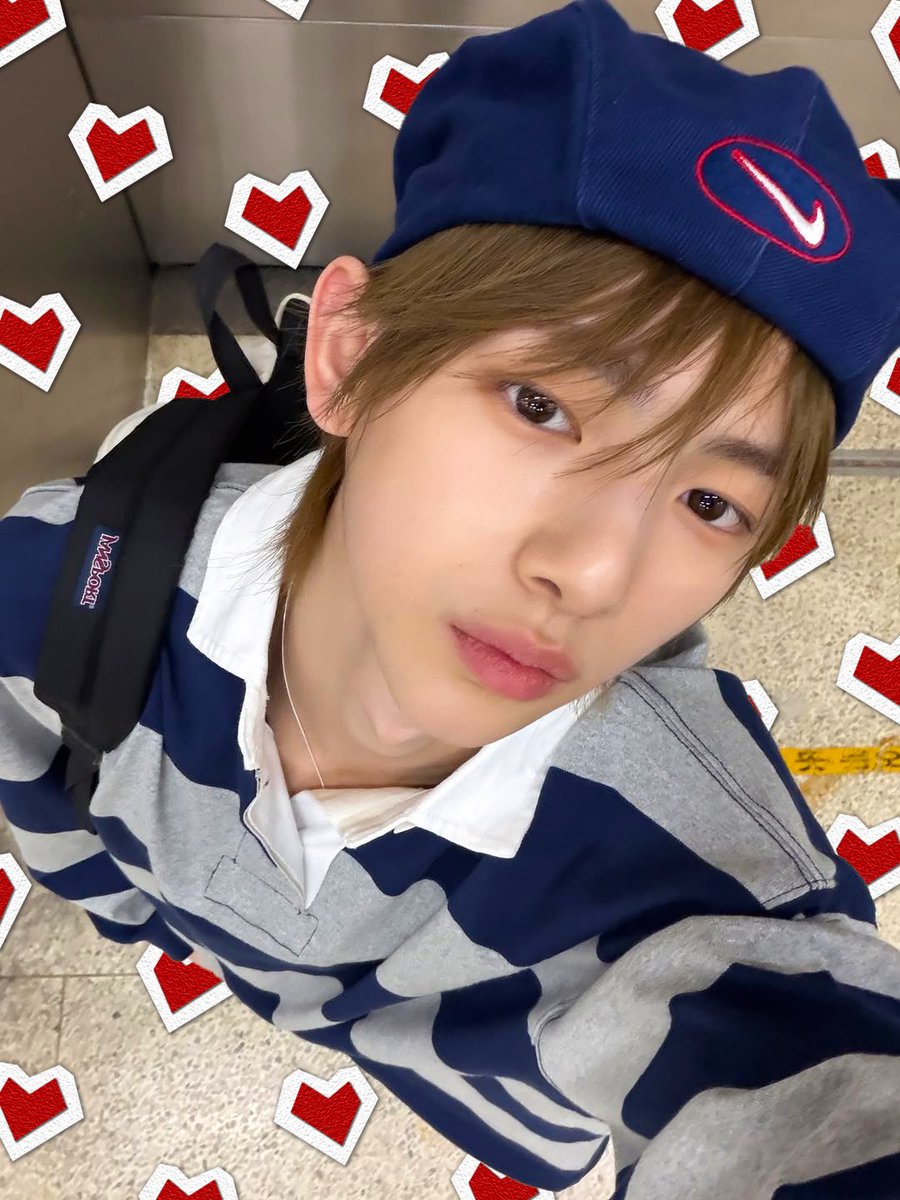 hearti3ful's tweet image. Juhoon looks sooo cute in this outfit. This might be his cutest outfit ever 😭♡
#JUHOON #주훈