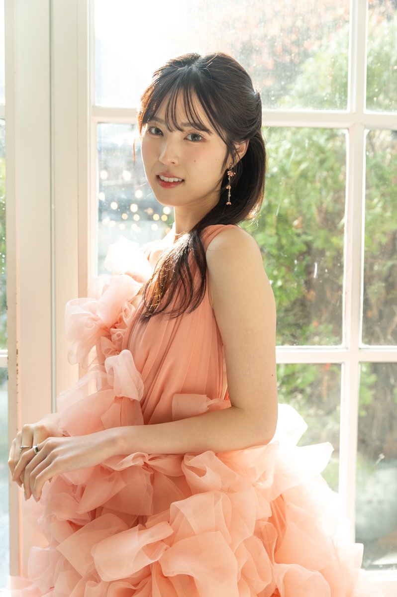 oricon's tweet photo. 『今日好き』たくはるカップル1年記念
“思い出の地”ソウルへ🇰🇷

ドレス・花束・雪…
たくや＆はるなのロマンチックすぎるデート❄
https://t.co/V0UxNc47EV

#今日好き https://t.co/lZSIkKAO1v