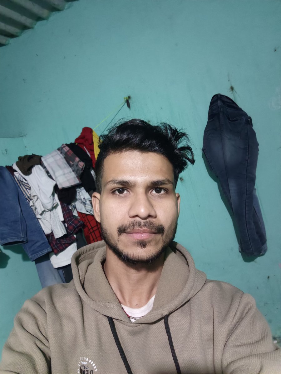 badalkeshri810's tweet photo. @grok is photo ko background or edit kar do https://t.co/o715Yf9TLz