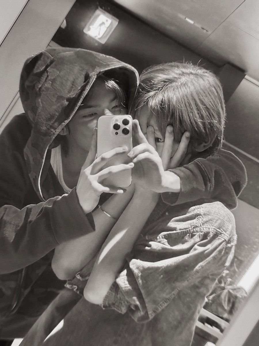 KidungKarsa's tweet image. ⠀

Happy Birthday, Diran. May life make you braver. Stay stubborn about what you believe in, gentle with those you love. And when you’re tired, remember you’re never alone. I’ll still be here, annoying but always on your side. Love you, mate. 🎂🎈

⠀