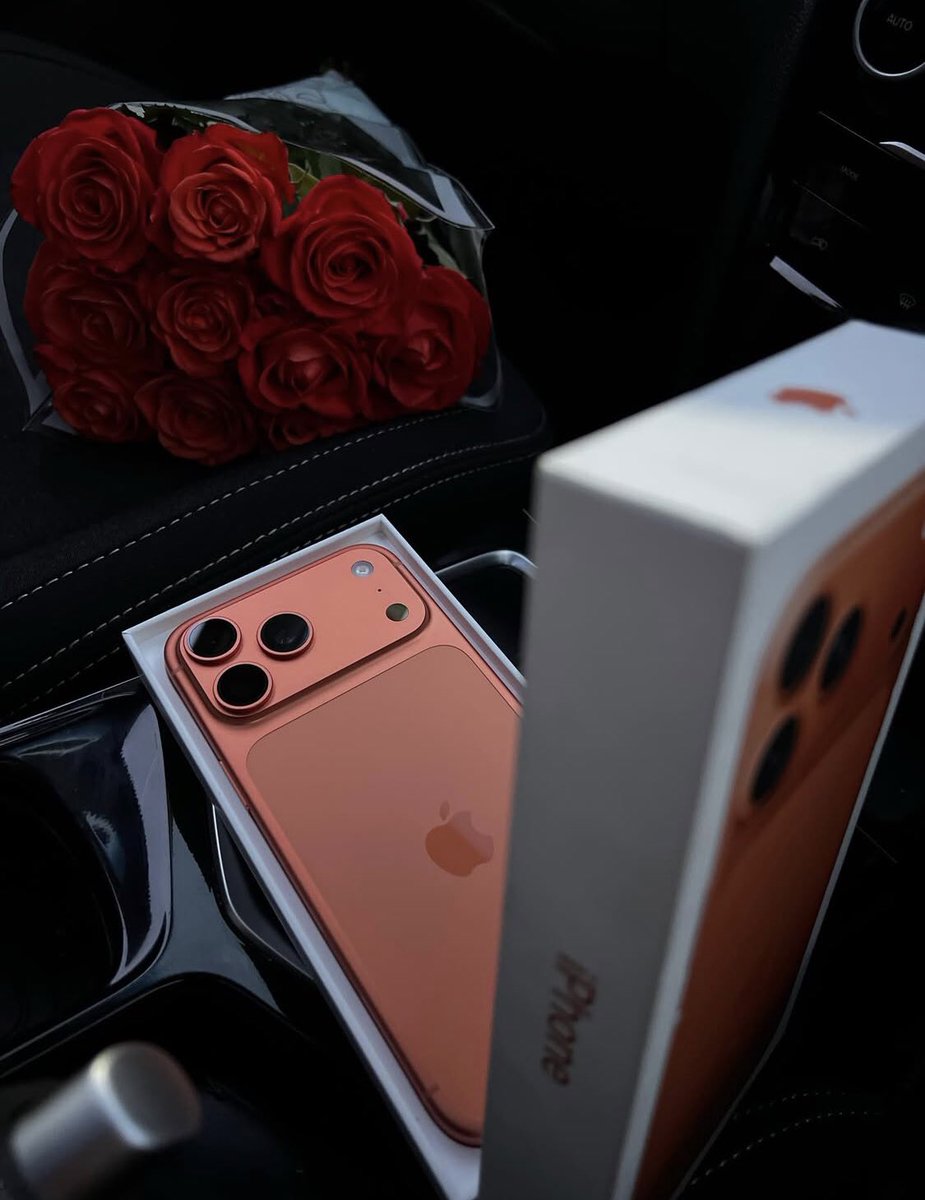 devicedepot_'s tweet image. She doesn’t want only flowers.  She needs an iPhone to match the color. 🥺

TAG SOMEONE TO BUY A PHONE FOR YOU.
