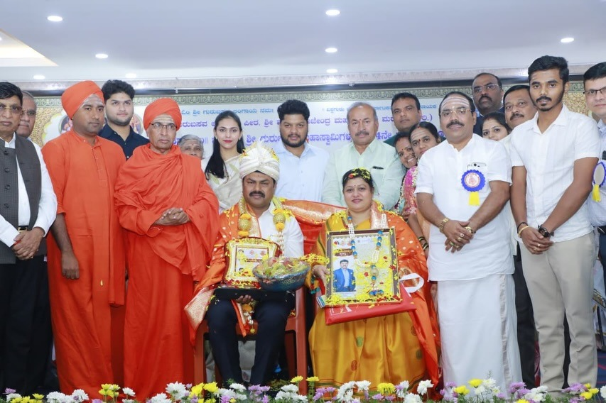 gantihole's tweet photo. ಅಭಿವೃದ್ಧಿಯ ಅನ್ವರ್ಥನಾಮವೇ ಶ್ರೀ ಬಿ. ವೈ. ರಾಘವೇಂದ್ರ ಅವರು. ಶಿವಮೊಗ್ಗ ಲೋಕಸಭಾ ಕ್ಷೇತ್ರವನ್ನು ಸರ್ವತೋಮುಖವಾಗಿ ಅಭಿವೃದ್ಧಿಗೊಳಿಸಿದ ಕಾರಣಕ್ಕಾಗಿ ಕಾಯಕಯೋಗಿ ಬಸವಣ್ಣನವರ ಹೆಸರಿನಲ್ಲಿ "ಗುರು ಬಸವಶ್ರೀ" ಪ್ರಶಸ್ತಿಗೆ ಭಾಜನರಾದ ನಮ್ಮ ನೆಚ್ಚಿನ ಸಂಸದರಿಗೆ ಅಭಿನಂದನೆಗಳು.
@BYRBJP
#BYR #BJPByndoor #SamruddhaByndoor #GururajGantihole