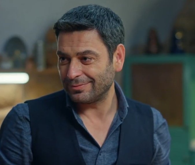 Ma Alya tezgaha uzanda seni yiyeyim bakışı