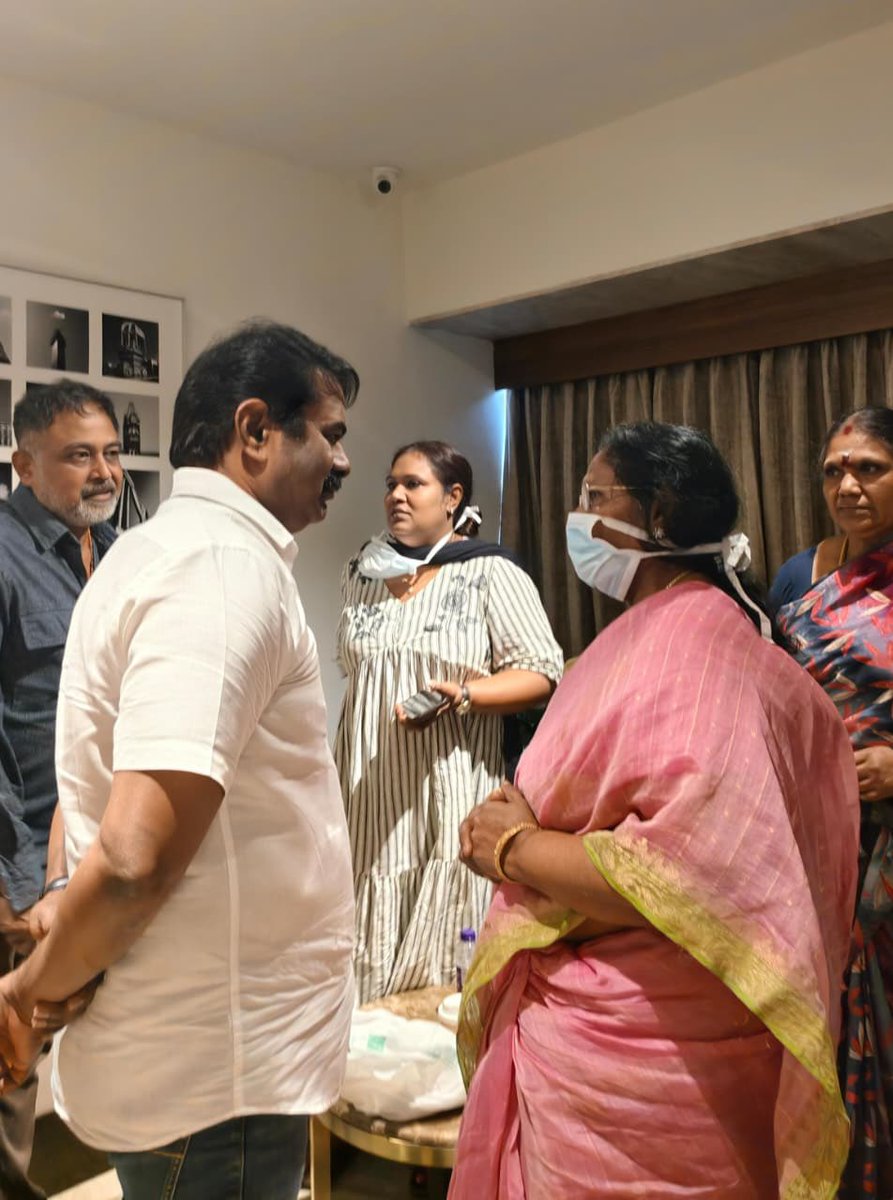 Saattaidurai's tweet photo. உடல்நலக் குறைவு காரணமாக மருத்துவமனையில் அனுமதிக்கப்பட்டுள்ள இயக்குனர் இமயம் பாரதிராஜா அவர்களின் நலம் விசாரித்த நாம் தமிழர் கட்சியின் தலைமை ஒருங்கிணைப்பாளர் அண்ணன் சீமான் மற்றும் இயக்குனர்கள் . https://t.co/BZgPpjmosH