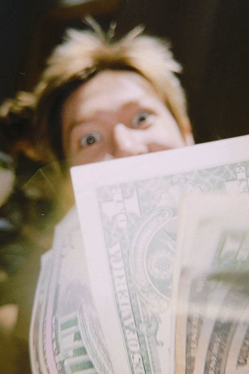 MuSicemia's tweet image. อันนี้คือค่าลิขสิทธิ์เพลงเหรอมาร์ติน เพิ่นนั่งนับเงินเป็นฟ่อนเลยนะ มันเข้วอะ 55555555555555555555555555555555555555555555555555555555555