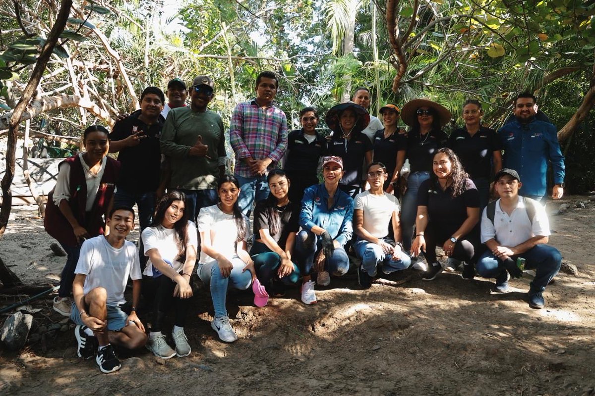 Gobierno de Zihuatanejo realiza campaña de reforestación en Playa Quieta

Son acciones a favor del medio ambiente de gran impacto, subrayó la directora del Instituto Municipal de Ecología y Desarrollo Sustentable, Claudia Yacuta Castillo.