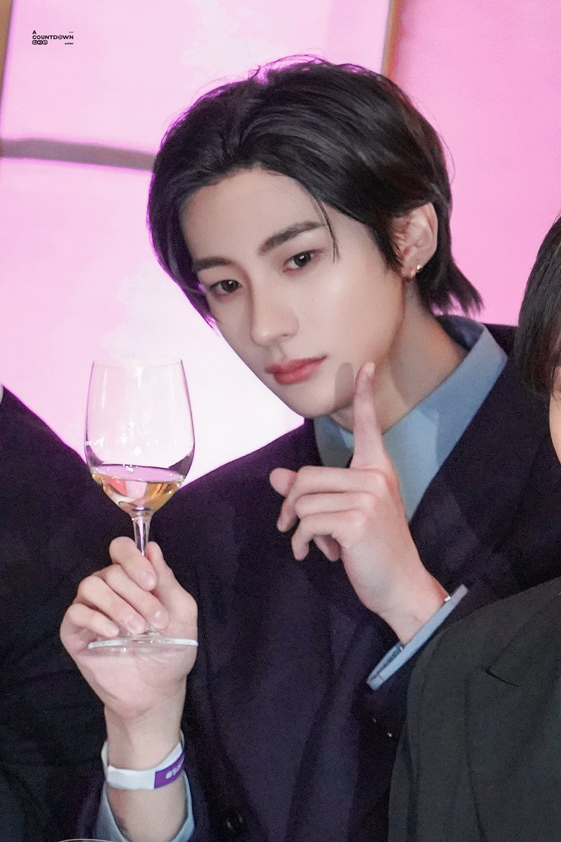 ACOUNTDOWN321's tweet image. 260104 SAMSUNG The First Look

#ANTON #앤톤 #찬영 #RIIZE #라이즈