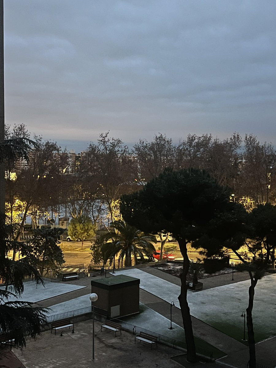 Buenos dias Madrid ❄️.   
🌡️ Sensación térmica de -1,6°C🥶
#nieve #madrid