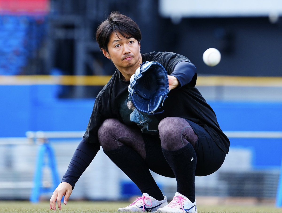 Sponichi_Photo's tweet image. 〈ロッテ〉胸に美馬魂。ZOZOマリンでの練習を公開した唐川侑己投手（撮影・長久保　豊）