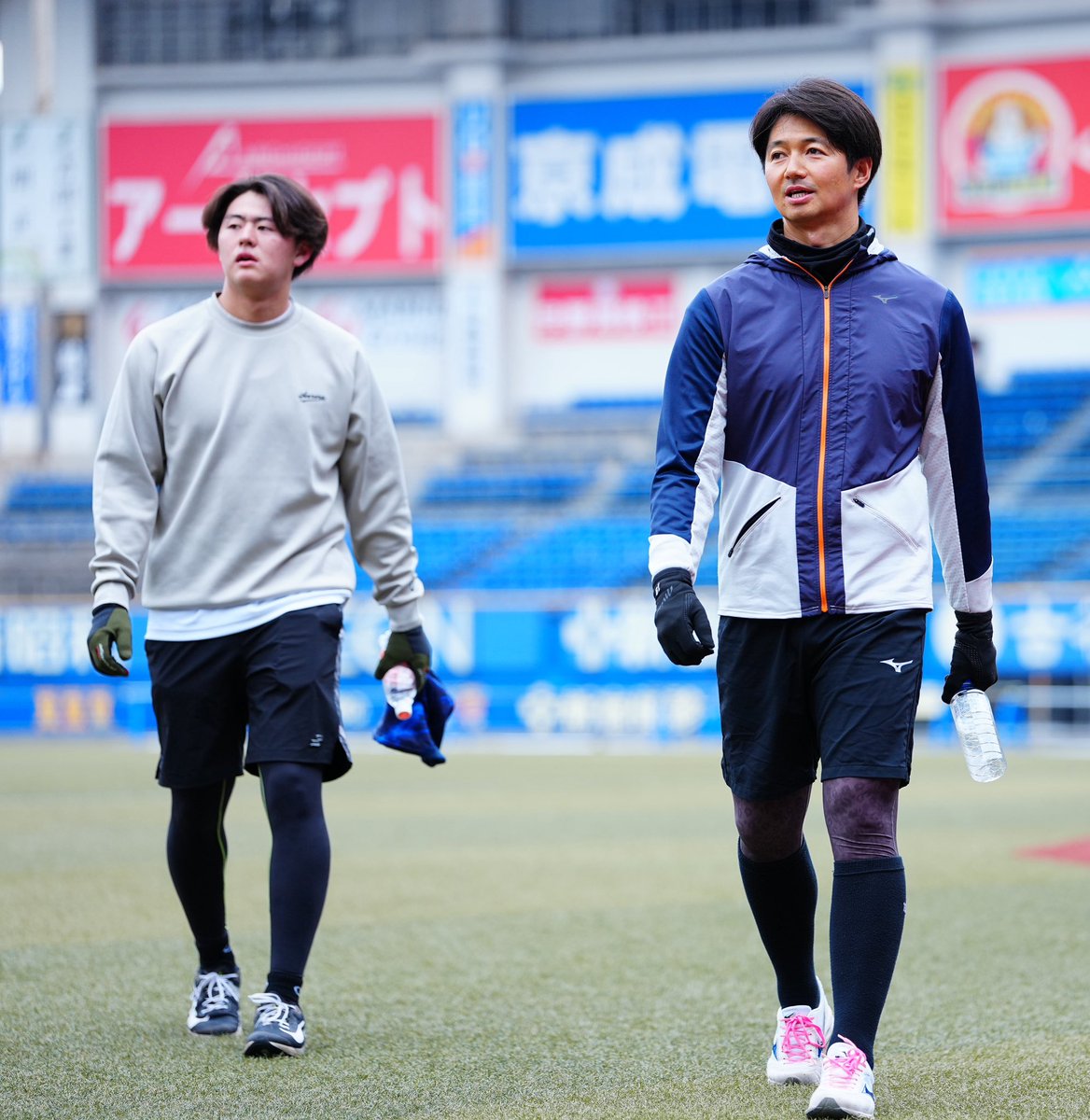 Sponichi_Photo's tweet image. 〈ロッテ〉胸に美馬魂。ZOZOマリンでの練習を公開した唐川侑己投手（撮影・長久保　豊）