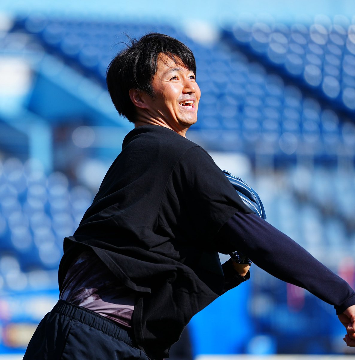 Sponichi_Photo's tweet image. 〈ロッテ〉胸に美馬魂。ZOZOマリンでの練習を公開した唐川侑己投手（撮影・長久保　豊）