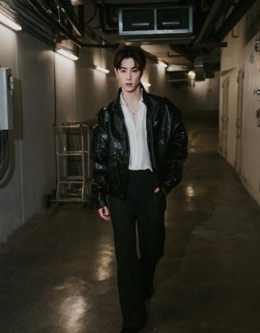 Bunterngonline's tweet image. ย้อนชมลุค Mark Tuan กับเครื่องประดับ Chaumet ในคืนเคานต์ดาวน์
ICONSIAM Amazing Thailand Countdown 2026 
 

อีกหนึ่งโมเมนต์ที่แฟน ๆ ห้ามพลาดในงาน ICONSIAM Amazing Thailand Countdown 2026 ที่จัดขึ้นในวันที่ 31 ธันวาคม 2568 ที่ผ่านมา คือการปรากฏตัวของ Mark Tuan ศิลปิน K-pop สุดฮอต…