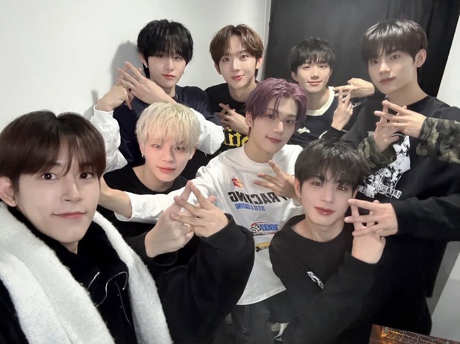 evnne_hanbin's tweet image. [📷] Seowon attended EVNNE Fanmeeting in Seoul

#EVNNE #이븐 @EVNNE_official