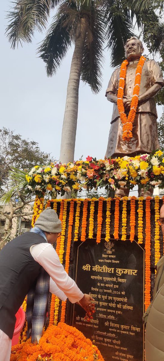 DulalChandraGo3's tweet photo. पटना में मा.पूर्व उपमुख्यमंत्री एवं पू.वित्त मंत्री स्मृतिशेष श्रद्धेय सुशील कुमार मोदी जी की जयंती समारोह में शामिल होकर श्रद्धा-सुमन अर्पित किए। उनका जीवन ईमानदारी, सुशासन और जनसेवा के मूल्यों को समर्पित रहा।बिहार के विकास में उनका योगदान सदैव स्मरणीय एवं प्रेरणास्रोत रहेगा🙏 https://t.co/kV6tcSg3yl