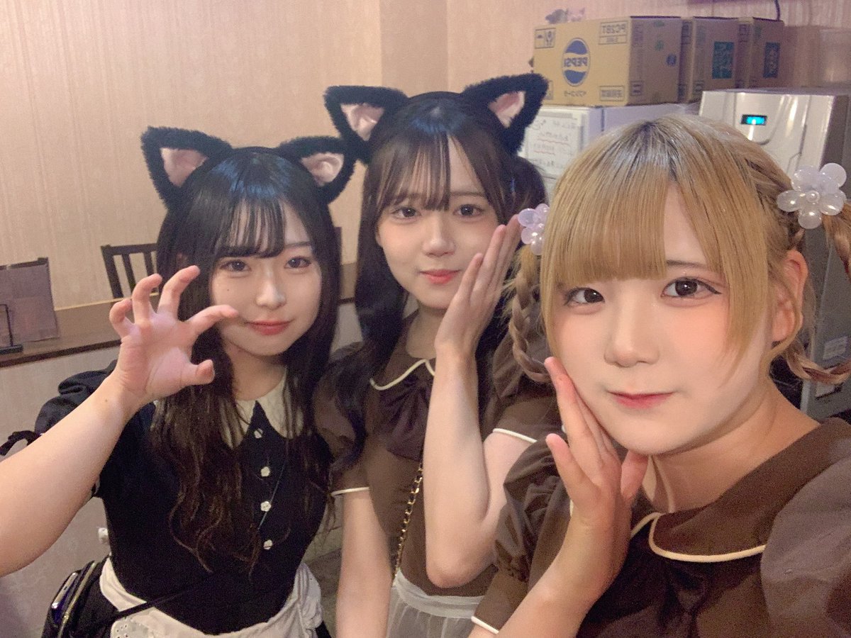 3人でご主人様のご帰宅をお待ちしています✨
3席以外空いてますよ〜💕