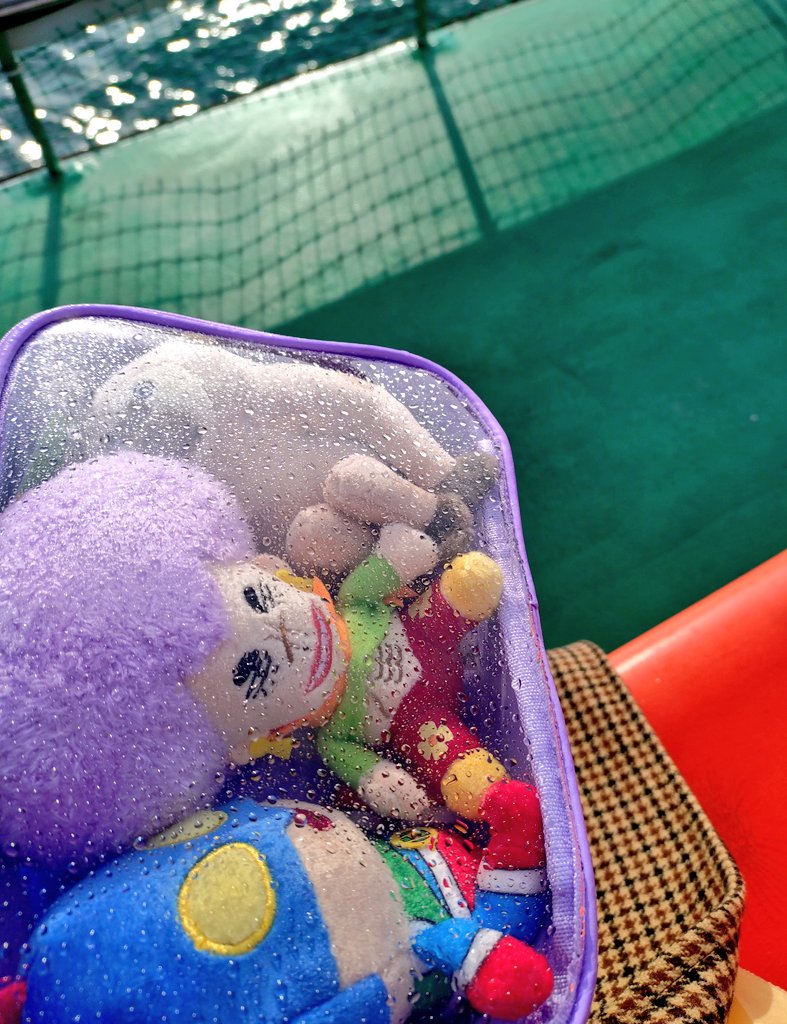 帰りは船に乗ってオープンデッキに上がったらハチャメチャに潮を浴びたぜ！🌊🌊🌊全然濡れてなかったから大丈夫だと思ったのに！🌊🌊🌊