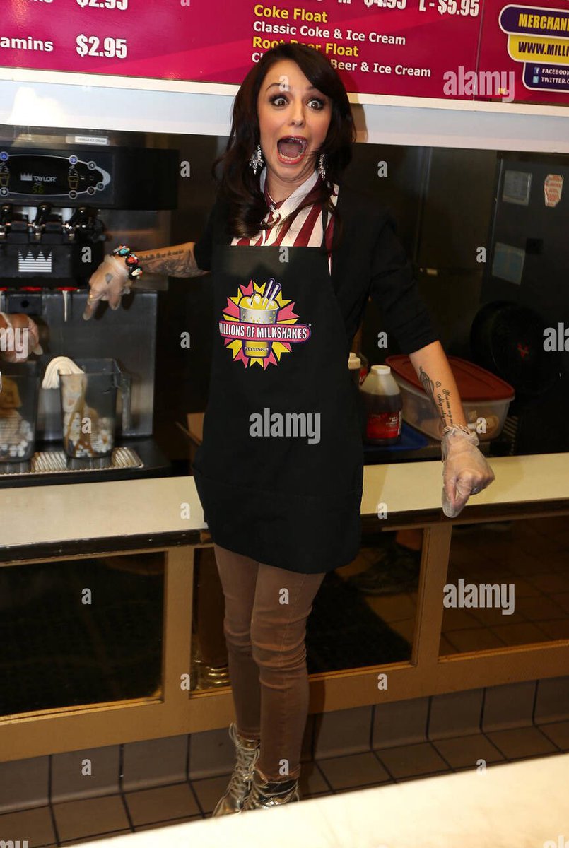 trade trying to cuddle but ur wig slipping dihh swanging and contour unblended as fuhh