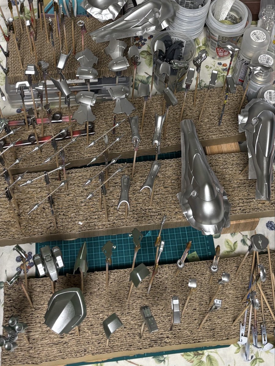 wonkayoshi_PSO2's tweet image. よく頑張りました俺
※濃い緑のパーツが異常に中途半端なのは、1回目に軽く吹いた段階で、シルバーじゃなくてゴールドにするつもりだったのを思い出したからです。

#ガンプラ