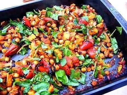 tinnedtoms's tweet image. This Sweet Potato, Spinach &amp;amp; Chickpea Bake used to be a favourite in my house but I'd forgotten about it. Time to make it again. So tasty!
tinnedtomatoes.com/2011/09/sweet-…
Good served with rice, couscous or quinoa or heaped on a baked potato with cheese, but it's also great on a wrap.