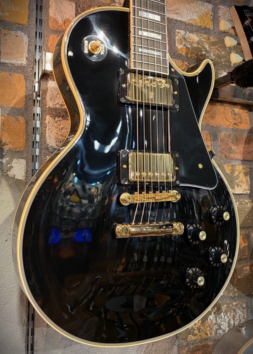 Gibson Custom Les Paul Customです。近年多くのGibson愛好家達から圧倒的支持を得ているLPカスタム。今年もきっとその人気ぶりは健在でしょう。54、57、68の3大定番モデルが揃う事も非常に稀です。是非。
store.ishibashi.co.jp/view/item/0000…
store.ishibashi.co.jp/view/item/0000…
store.ishibashi.co.jp/view/item/0000…
#今日のGibson