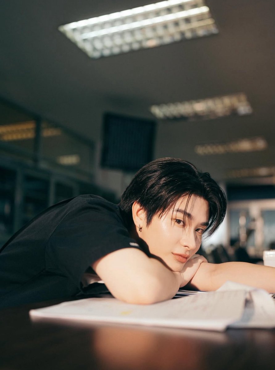 thisispyboss's tweet image. เอเอถ่ายเหรอ แล้วดูสายตาที่ไทยมองกล้องสิ แกชั้นรัก คสพ ของพี่ไทยน้องเอมาก ที่พี่ไทยชอบถามเอเอว่าเอเอรักพี่ไทยมั้ย วันนี้น่าจะได้คำตอบแล้วนะ (😭) เอเอไปเป็นตากล้องให้พี่ในโปรเจค cover เดี่ยวด้วยซ้ำ ที่บอกว่ารักก็คือรักจริงๆ ไม่ค่อยพูดแต่แสดงออกด้วยการกระทำ เอเอก็รักพี่ไทยมากๆนินา