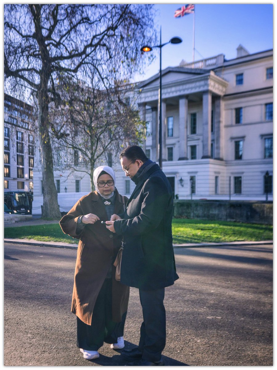 aniesbaswedan's tweet image. POV, bingung lagi break di London sama Fery tapi kok tetap ramai kena mention gara-gara @pandji.