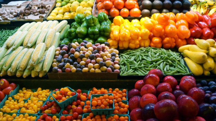 البندورة بـ 17 قرش والخيار بـ 50 في السوق المركزي اليوم 